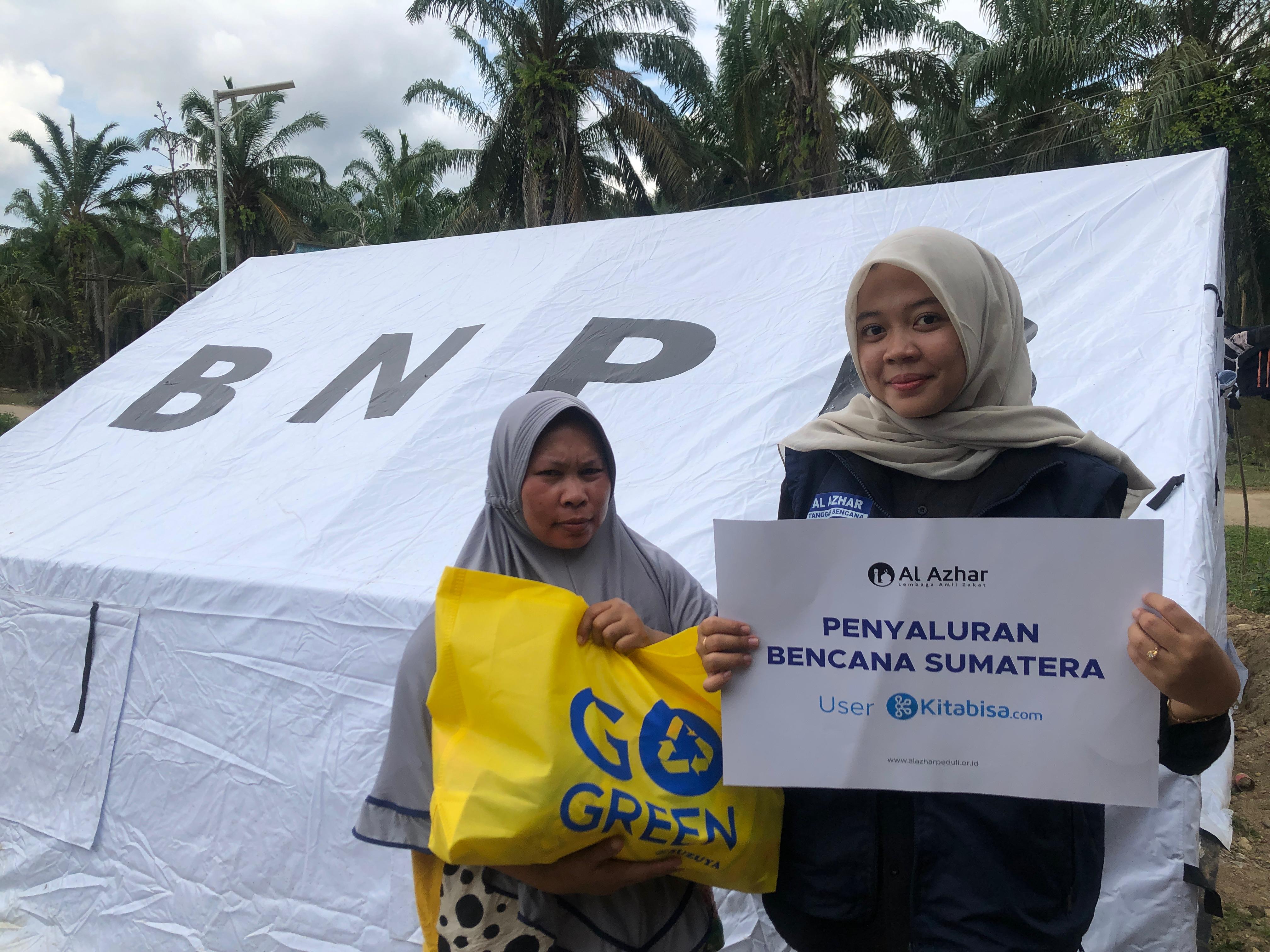 LAZ Al Azhar Salurkan Bantuan Sembako bagi Penyintas di Desa Alur Jambu